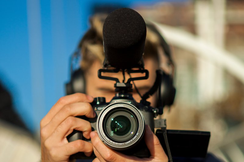 Headon photo of videographer using a Zoom F1-SP