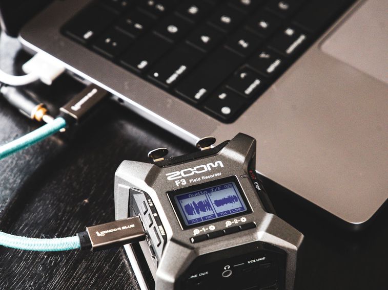 だ*だ様 ZOOM F3 業務用フィールドレコーダー 32bitフロート対応で音 F3 2-Channel Field Recorder | ZOOM