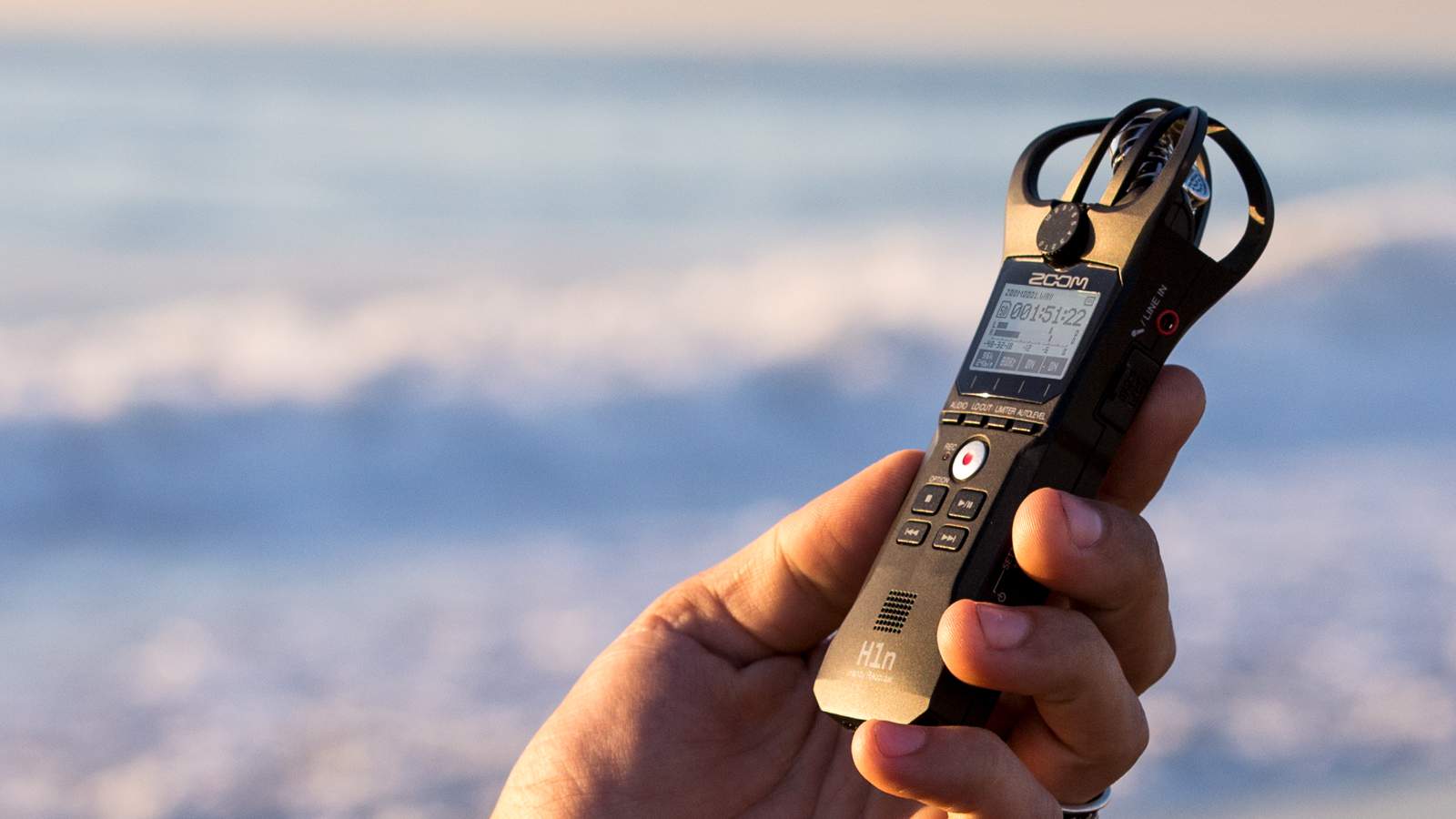 H1n recording the sound of the ocean