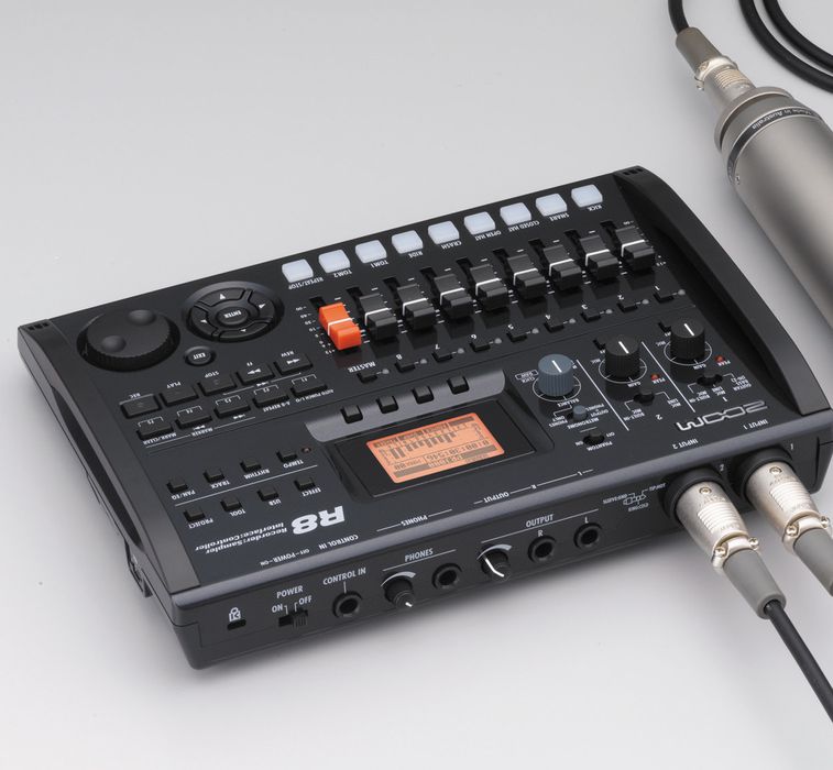 DTM・DAW ZOOM R8 MTR Amazon.com: Zoom R8 Multi-Track Tabletop Recorder, Interface